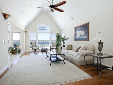 Stunning Waterfront Villa Rental with a Jacuzzi and a Heated Pool for a Luxury Getaway in the Hamptons, New York - Southampton, New York - glamping.directory
