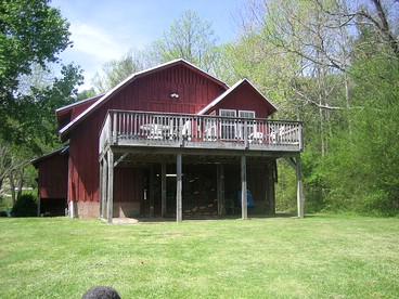 Family-Friendly Cabin with Panoramic Mountain Views next to Pisgah National Forest - glamping.directory