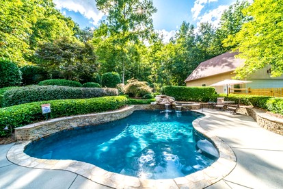 Impressive Luxurious Rental with Pool and Game Space in NC - Charlotte, North Carolina - glamping.directory