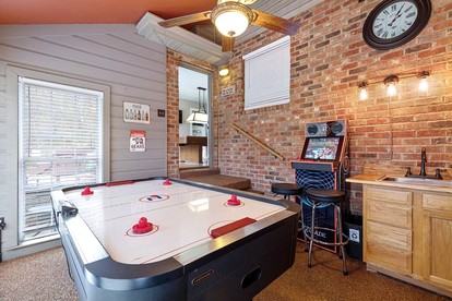 Historic Countryside Estate with Brenda Lee Heritage Near Nashville, Goodlettsville TN - Goodlettsville, Tennessee - glamping.directory