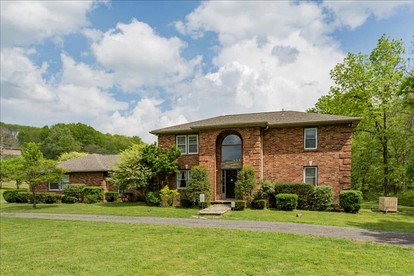 Historic Countryside Estate with Brenda Lee Heritage Near Nashville, Goodlettsville TN - glamping.directory