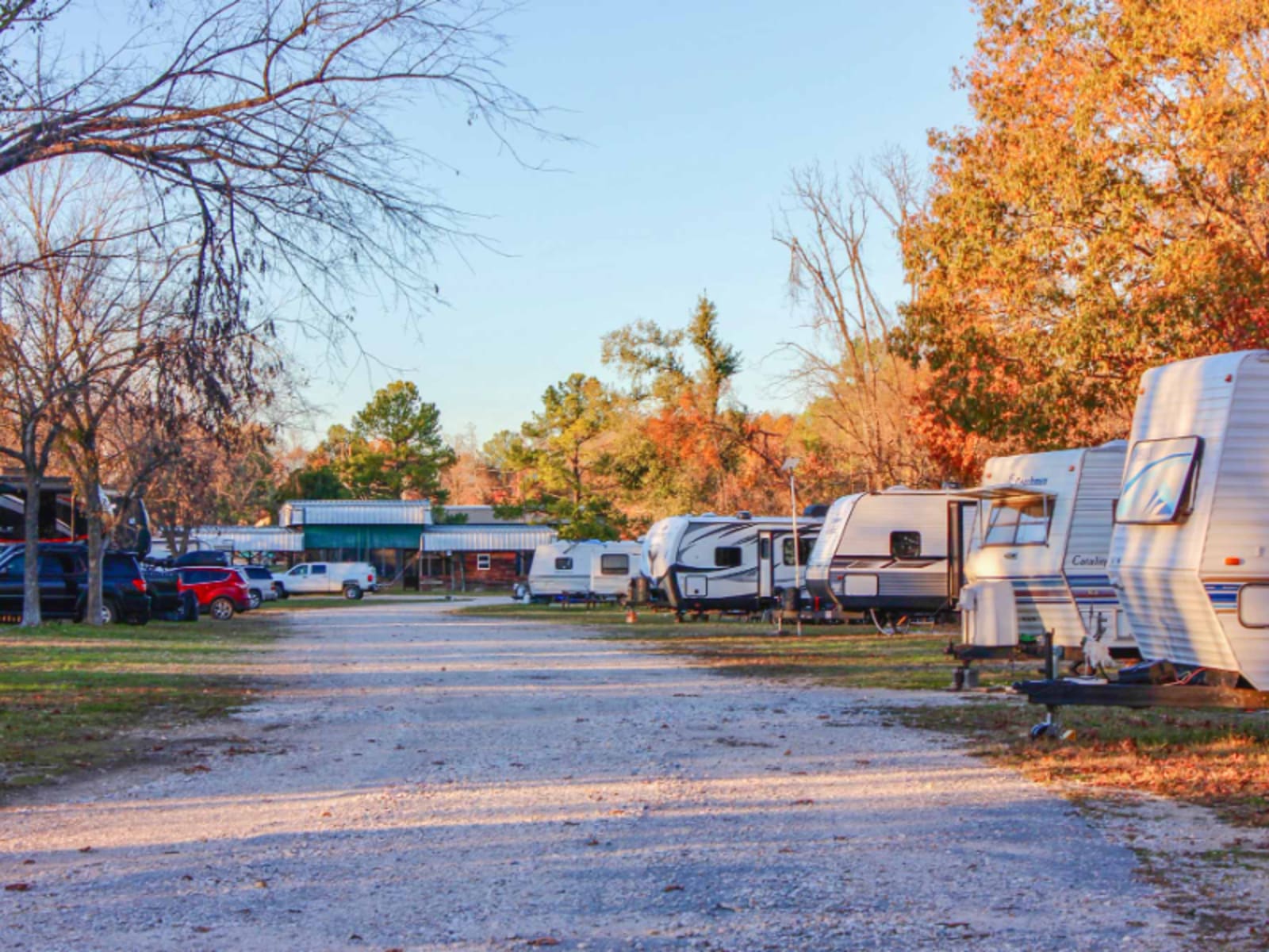 Beaver Lake Glamping & RV Resort - Rogers, Arkansas - glamping.directory