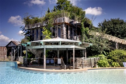 Impressive Tree House near the Guadalupe River in New Braunfels, Texas - glamping.directory