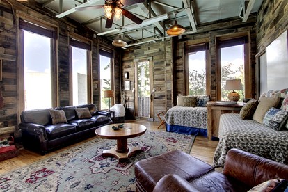 Impressive Tree House near the Guadalupe River in New Braunfels, Texas - New Braunfels, Texas - glamping.directory
