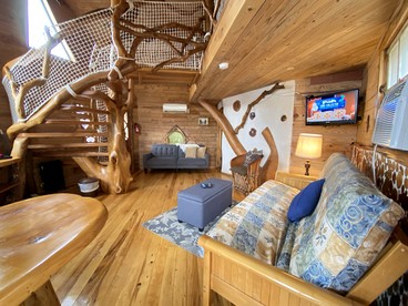 Impressive Tree House near the Guadalupe River in New Braunfels, Texas - New Braunfels, Texas - glamping.directory