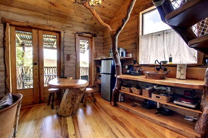 Impressive Tree House near the Guadalupe River in New Braunfels, Texas - New Braunfels, Texas - glamping.directory