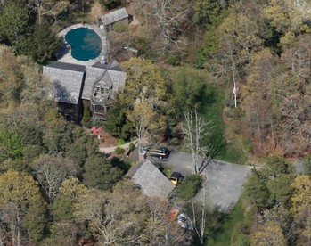 Exquisite Villa Rental for Groups with a Heated Pool in Orleans, Massachusetts - East Orleans, Massachusetts - glamping.directory