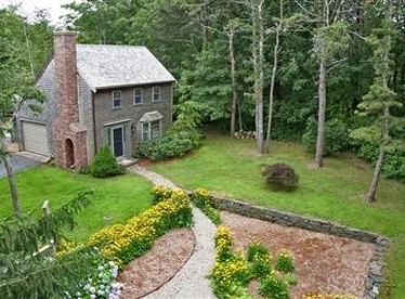 Exquisite Villa Rental for Groups with a Heated Pool in Orleans, Massachusetts - East Orleans, Massachusetts - glamping.directory