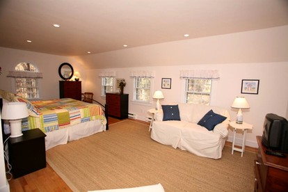 Exquisite Villa Rental for Groups with a Heated Pool in Orleans, Massachusetts - East Orleans, Massachusetts - glamping.directory