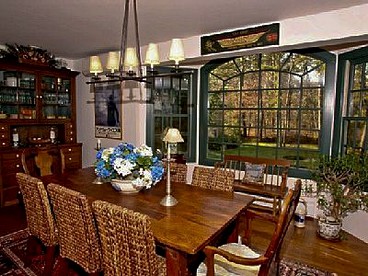 Exquisite Villa Rental for Groups with a Heated Pool in Orleans, Massachusetts - East Orleans, Massachusetts - glamping.directory