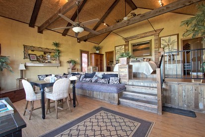 Amazing Raised Bungalow Surrounded by Beautiful Texas Hill Country Views in Bergheim, Texas - Bergheim, Texas - glamping.directory