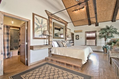 Amazing Raised Bungalow Surrounded by Beautiful Texas Hill Country Views in Bergheim, Texas - Bergheim, Texas - glamping.directory