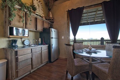 Amazing Raised Bungalow Surrounded by Beautiful Texas Hill Country Views in Bergheim, Texas - Bergheim, Texas - glamping.directory