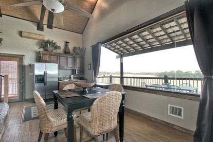 Amazing Raised Bungalow Surrounded by Beautiful Texas Hill Country Views in Bergheim, Texas - Bergheim, Texas - glamping.directory