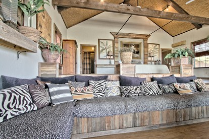 Amazing Raised Bungalow Surrounded by Beautiful Texas Hill Country Views in Bergheim, Texas - Bergheim, Texas - glamping.directory