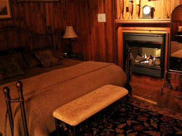 Impressive Cabin Rental in the Finger Lakes Region of Upstate New York - South Canandaigua, New York - glamping.directory
