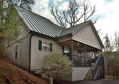 Family-Friendly Cabin Rental at Resort near Area Attractions in Pigeon Forge, Tennessee - Pigeon Forge, Tennessee - glamping.directory