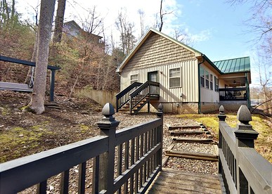 Family-Friendly Cabin Rental at Resort near Area Attractions in Pigeon Forge, Tennessee - glamping.directory