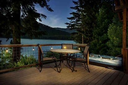 Impressive Cabin with Sauna, Fire Pit and Hot-tub in Leavenworth, Washington - Leavenworth, Washington - glamping.directory