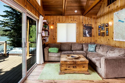Impressive Cabin with Sauna, Fire Pit and Hot-tub in Leavenworth, Washington - Leavenworth, Washington - glamping.directory