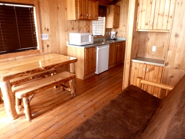 Family Cabin with Private Bathroom and Kitchenette in Montana - West Yellowstone, Montana - glamping.directory
