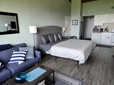 Relaxing Lakeside Getaway with Stunning Lake Views Near Gunstock | Laconia, NH - Laconia, New Hampshire - glamping.directory