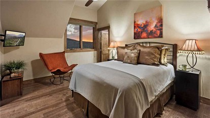 Luxury Mountain Retreat with a Private Hot Tub in Steamboat Springs, Colorado - Steamboat Springs, Colorado - glamping.directory