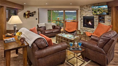 Luxury Mountain Retreat with a Private Hot Tub in Steamboat Springs, Colorado - Steamboat Springs, Colorado - glamping.directory