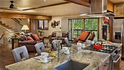 Luxury Mountain Retreat with a Private Hot Tub in Steamboat Springs, Colorado - Steamboat Springs, Colorado - glamping.directory