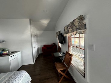 Lakefront Cottage Rental near Bear Brook State Park in Northwood, New Hampshire - Northwood, New Hampshire - glamping.directory