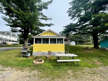 Lakefront Cottage Rental near Bear Brook State Park in Northwood, New Hampshire - glamping.directory