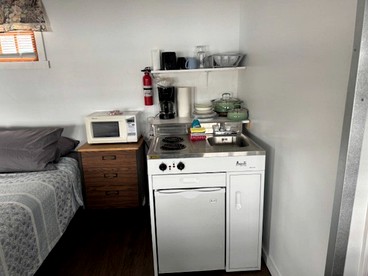 Lakefront Cottage Rental near Bear Brook State Park in Northwood, New Hampshire - Northwood, New Hampshire - glamping.directory