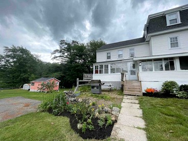 Lakefront Cottage Rental near Bear Brook State Park in Northwood, New Hampshire - Northwood, New Hampshire - glamping.directory