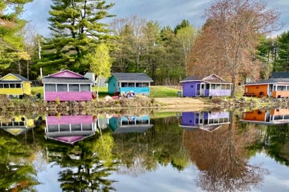 Lakefront Cottage Rental near Bear Brook State Park in Northwood, New Hampshire - Northwood, New Hampshire - glamping.directory