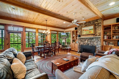 Peaceful Secluded Cottage with Amazing Views in Mentone, Alabama - Mentone, Alabama - glamping.directory