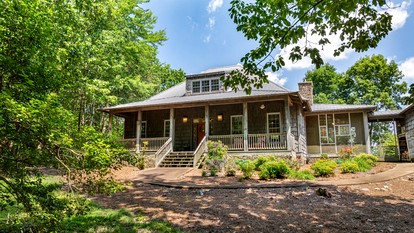 Peaceful Secluded Cottage with Amazing Views in Mentone, Alabama - glamping.directory