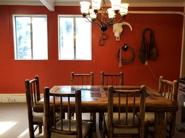 Charming Swan Valley Cottage with Clubhouse Access Near Palisades Lake, Idaho - Irwin, Idaho - glamping.directory