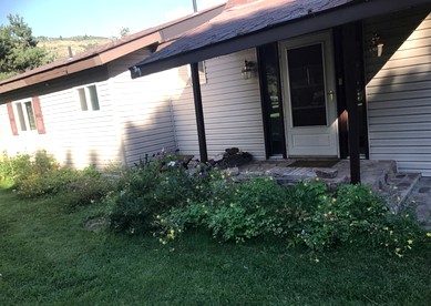 Charming Swan Valley Cottage with Clubhouse Access Near Palisades Lake, Idaho - Irwin, Idaho - glamping.directory