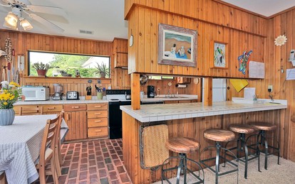 Beautiful Lakeside Cottage Rental on the Shore of Lake Michigan in Grand Haven - Grand Haven, Michigan - glamping.directory