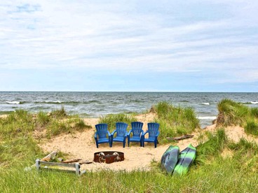 Beautiful Lakeside Cottage Rental on the Shore of Lake Michigan in Grand Haven - Grand Haven, Michigan - glamping.directory