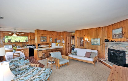 Beautiful Lakeside Cottage Rental on the Shore of Lake Michigan in Grand Haven - Grand Haven, Michigan - glamping.directory