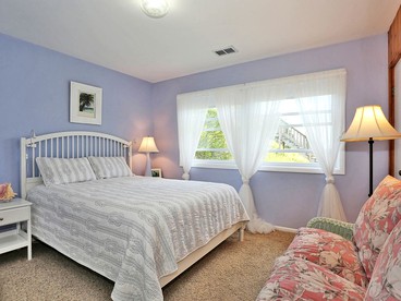 Beautiful Lakeside Cottage Rental on the Shore of Lake Michigan in Grand Haven - Grand Haven, Michigan - glamping.directory