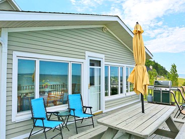 Beautiful Lakeside Cottage Rental on the Shore of Lake Michigan in Grand Haven - Grand Haven, Michigan - glamping.directory