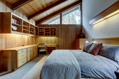 Luxurious Cabin with Equipped Deck and Hot-Tub in Oregon - Sunriver, Oregon - glamping.directory