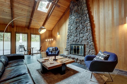 Luxurious Cabin with Equipped Deck and Hot-Tub in Oregon - glamping.directory