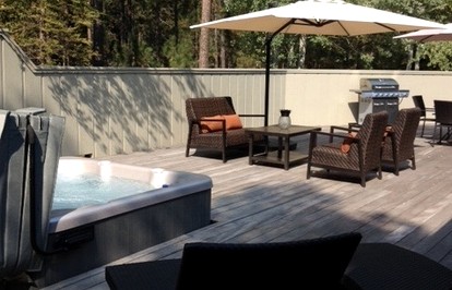 Luxurious Cabin with Equipped Deck and Hot-Tub in Oregon - Sunriver, Oregon - glamping.directory