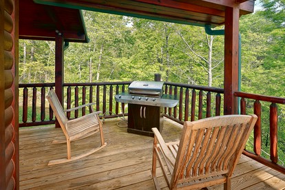 Amazing Cabin Rental with a Home Cinema for a Family Getaway near the Great Smokies, TN - Gatlinburg, Tennessee - glamping.directory