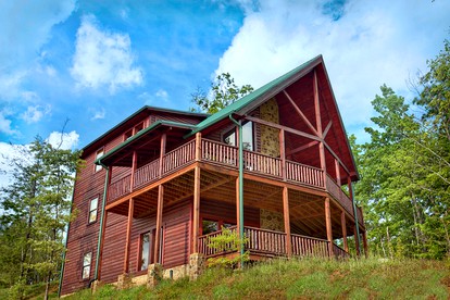 Amazing Cabin Rental with a Home Cinema for a Family Getaway near the Great Smokies, TN - glamping.directory