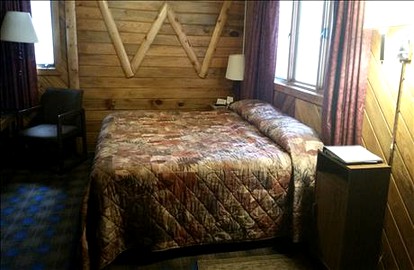Log Cabin Rental with Americana Decor near Badlands National Park, South Dakota - Lead, South Dakota - glamping.directory