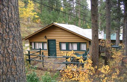 Log Cabin Rental with Americana Decor near Badlands National Park, South Dakota - glamping.directory
